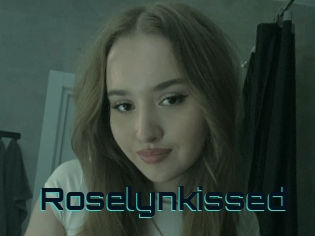 Roselynkissed